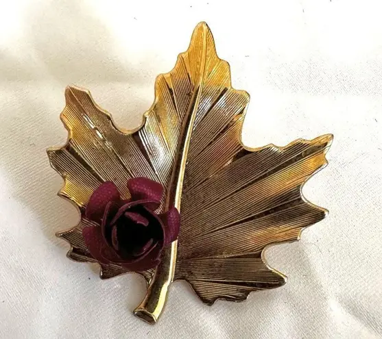 Vintage gold tone leaf red rose brooch