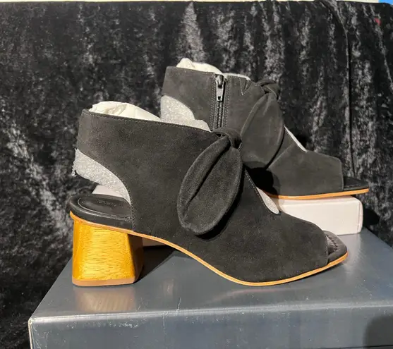 Bernardo Lizzie Dusk Kid Suede sandals casual classic stylish chic comfy