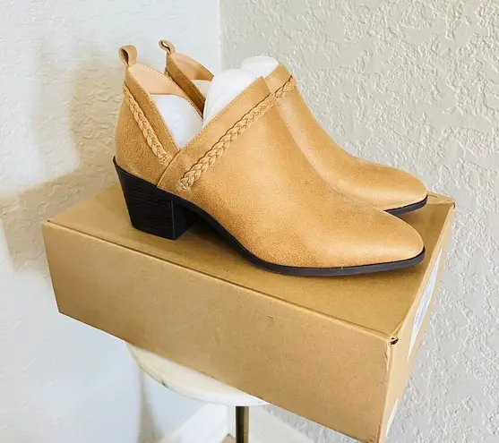 Journee Collection Sophie Braided Strap Bootie, Block Heel, Tan, Size 8.5 NWT