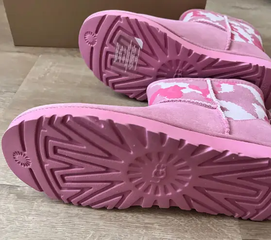 UGG Women’s Classic Mini Jogged Camo Suede Boot Pink Size US 8 - EU 39 NWT - Image 5