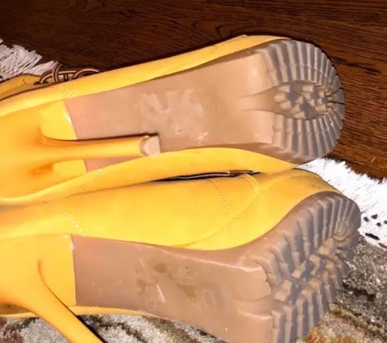 Cute Heeled Boots Yellow Size 9