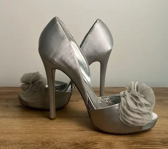 Audrey Brooke  silver heels size 7