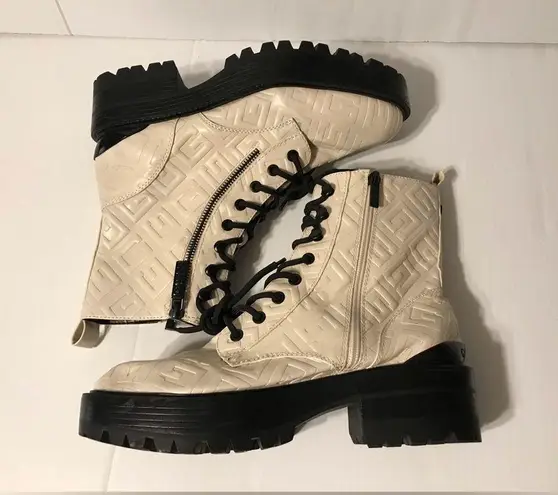 Guess  Fearne lug lace up combat ankle boots women size 9M - Image 12