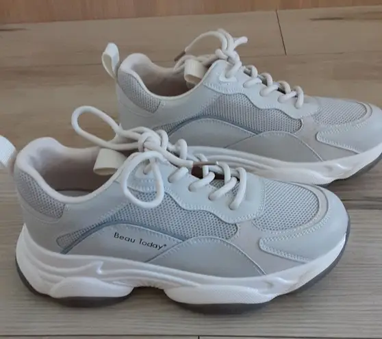 Beau Today Women's Chunky Sneaker, color Beige, size 8.5, NWT Silver