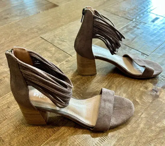 Mi.im Women’s Strappy Ankle Block Heel Sandals Brown Size 7.5 EUC Girly Summer