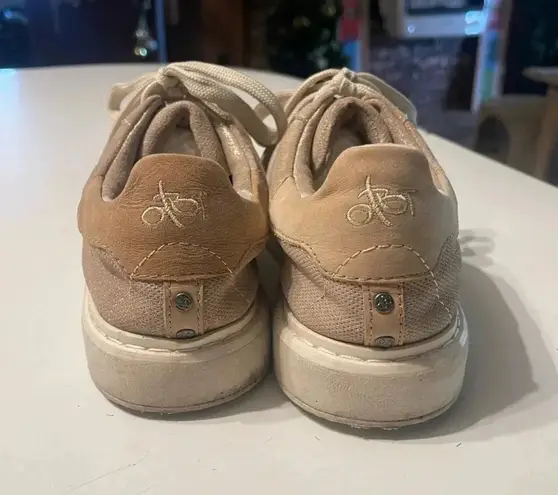 OTBT Women’s Size 8.5 Normcore Tan Lace Up Sneakers