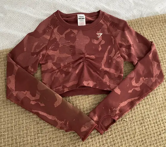 Gymshark Adapt Camo Long Sleeved Crop Top In Savanna / Cherry Brown