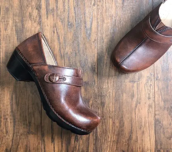 Dansko • Solstice Clogs brown leather button slip-on shoes 37 chunky platform