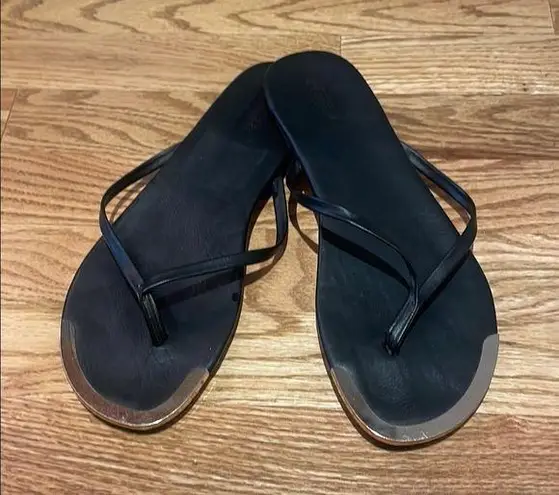 Seychelles Black with Gold Toe Detail Sandals