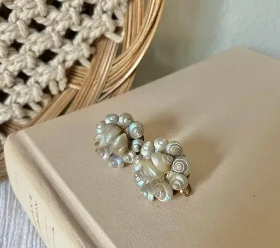Vintage Mini Conch Screwback Earrings “Zinaida” Seashell Cluster Mermaidcore Jewelry Silver