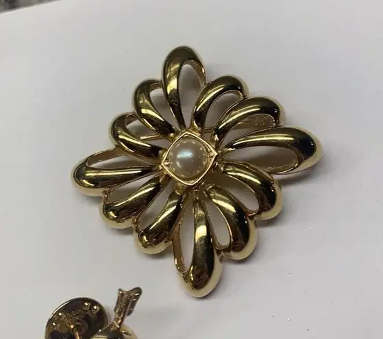 Monet Lot Of 2 Vintage - Modern Brooch Pins Gold Tone Both Signed -  / Avon