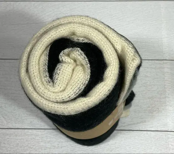 DONNI. Tri Color Scarf Black Gray and Cream NWT