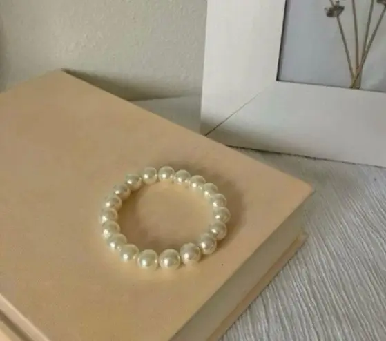 Pearl Medium Bauble Bracelet Vintage “Maebe” Elegant Classic Minimal Pearlcore White