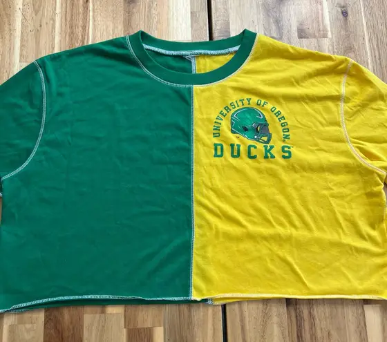 University of Oregon Ducks Half & Half Cropped Tee Green Yellow Women’s Size undefined