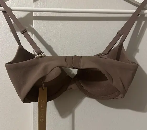SKIMS NTW FITS EVERYBODY T-SHIRT BRA - Umber tan