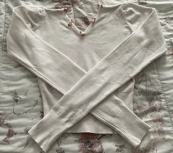 White Little Roses On V