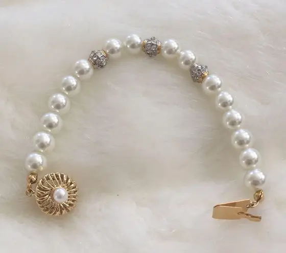 Small Pearl Rhinestone Bracelet Gold