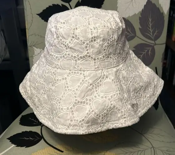 ASOS  DESIGN Broderie Fisherman Bucket Hat White S/M Heart Embroidery Summer