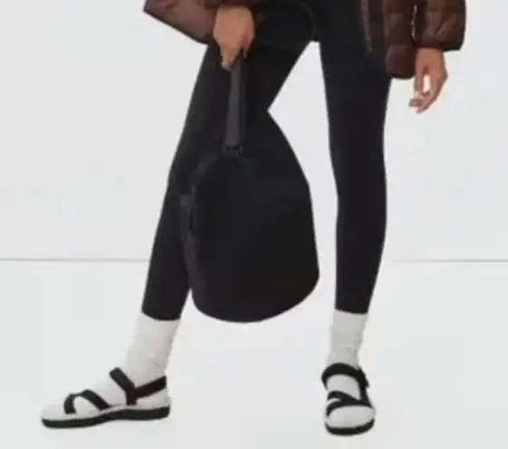 Everlane  l The ReNew Teddy Sport Sandal In Black Size 6 New! - Image 1