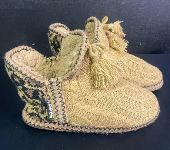 Muk Luks Women's Tan Slippers Size 7 SKU 2064