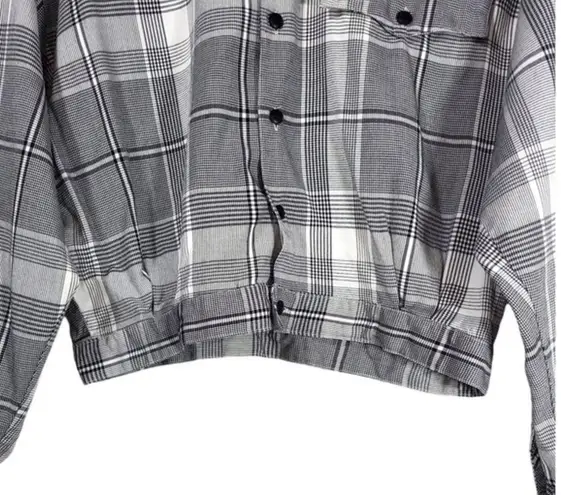 Esprit Vintage Collection Plaid Collared Crop Top in Black/Gray/White