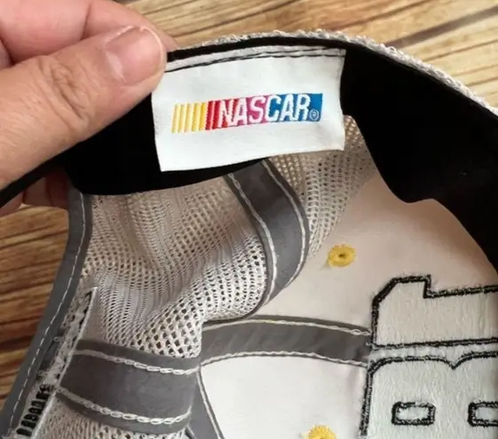 NASCAR Mesh back Team Yellow Hat Cap with driver's number Kyle Busch #18