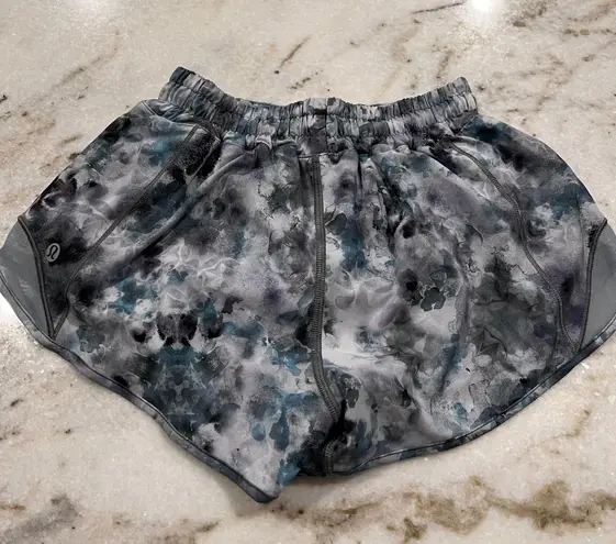 Lululemon Hotty Hot Short 2.5”