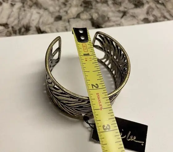 Cookie Lee  NWT Leave Design Metal Bangle Bracelet MSRP $32 Nice Gift