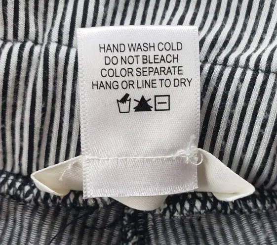 Urban Romantics Womens Pants Size Medium Paper Bag Waist Capri Wide Leg Stripe