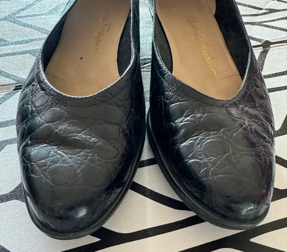 Salvatore Ferragamo  leather textured ballet flats in black size 11