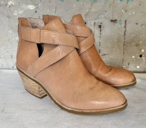 Eileen Fisher  Beige Derby Leather Ankle Boots