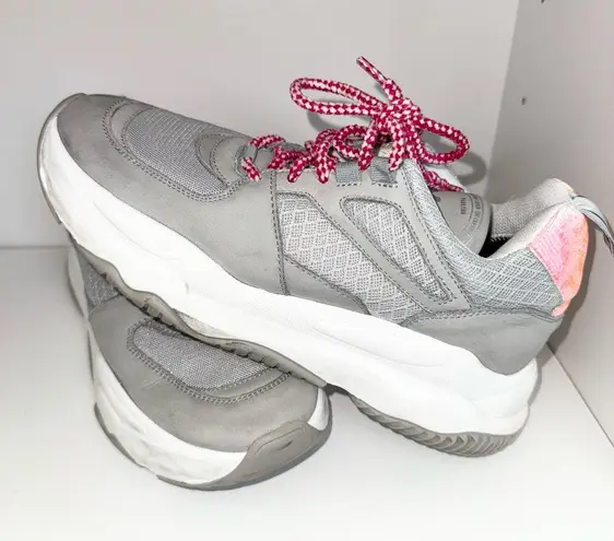 P448 Luke Shabby Grey Sneaker Size 37 US 6.5-7 Women
Designer Trainer Chunky