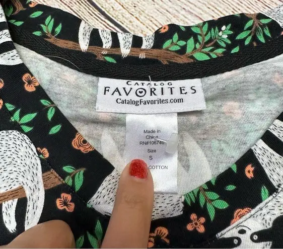 Sloth hanging in tree small women's short sleeve shirt