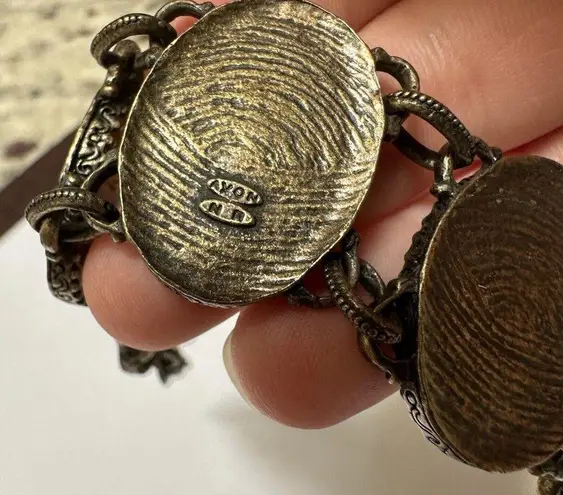 Signed Avon NR Christmas Holiday Bracelet Bronze Tone Santa 7 1/2 Inch