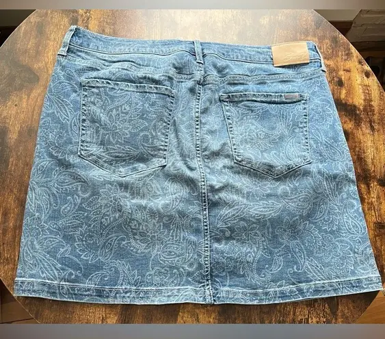Seven7 | ladies paisley print denim skirt. Size: 16.