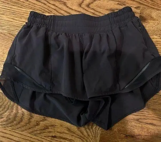 Lululemon  hotty hot shorts 2.5