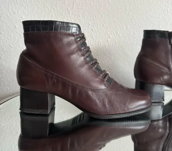 London Fog Vintage 90s Brown Black Leather Sibelen Western Victorian Ankle Boots