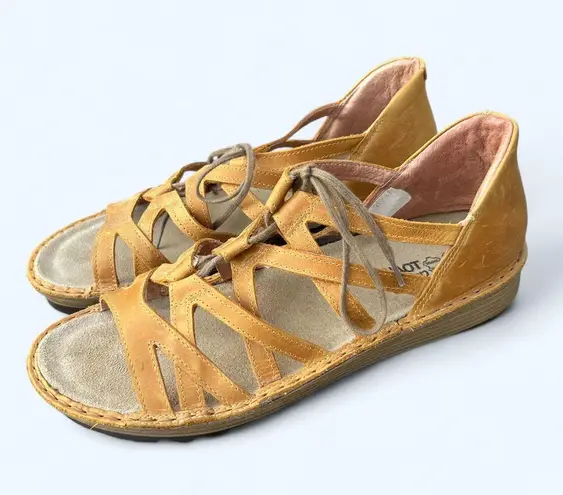 Naot Yarrow Oily Dune Nubuck Ghillie Lace