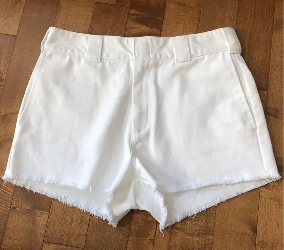 Dickies Girl Juniors' High Rise Fray white shorts size 7 28 waist