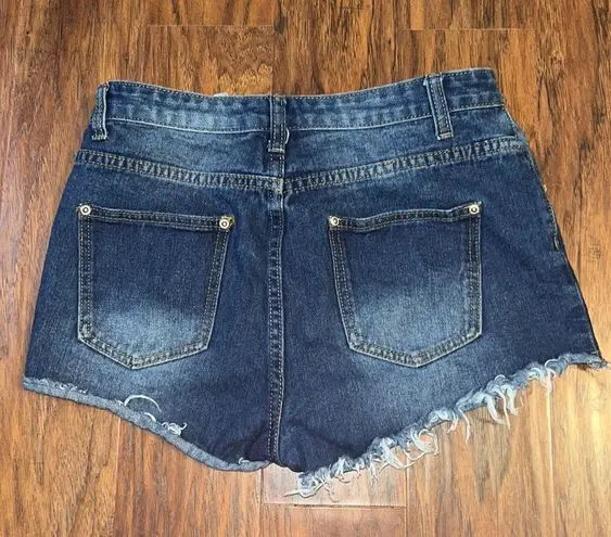 Boohoo Women’s  distressed high waisted denim shorts size 6