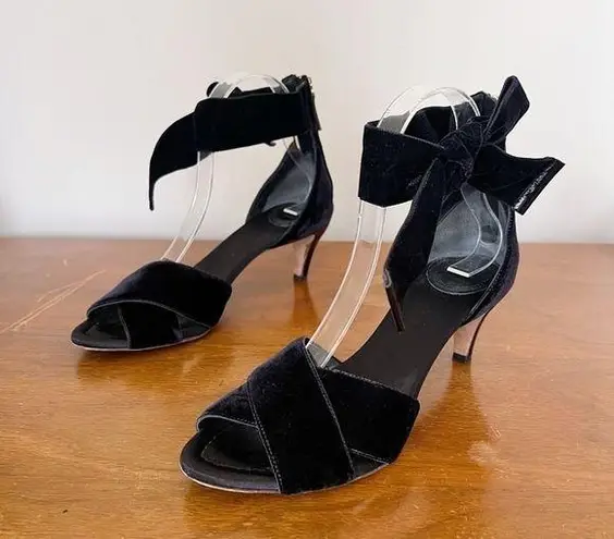 Chloé Chloe • Chris Bow Sandals heels black velvet ankle tie patent leather open toe