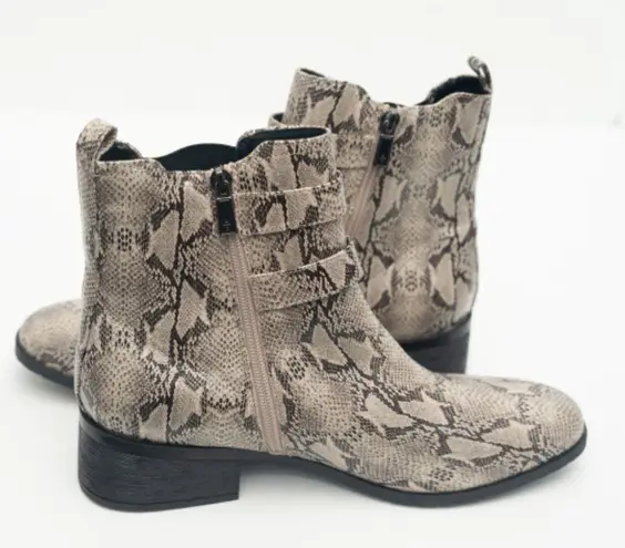 Kennth Cole Reaction. Snake Skin Print Chelsea Boot. Tan Size 7