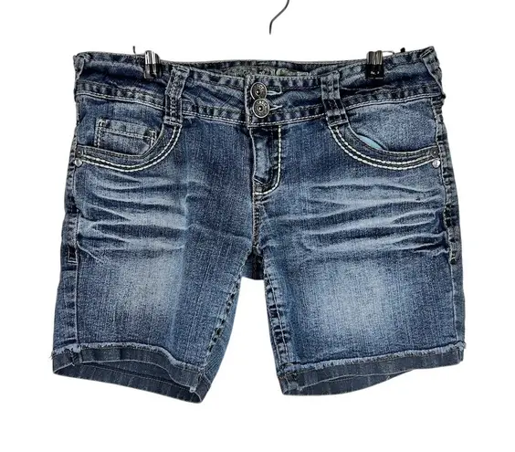 Truce Jeans Denim Bermuda Shorts Size 9 Embroidered Flap Pockets Distressed Blue