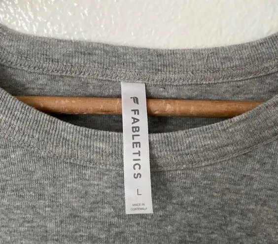 Fabletics  L Light Gray Rib Knit Short Sleeve Tee Shirt