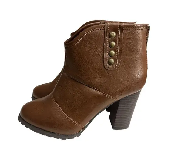 Seven7 Seven Seville Boots Brown Short Boot Button Detail Almond Toe Size 9