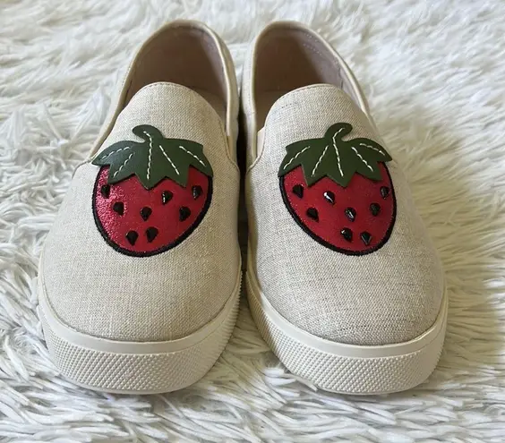 Katy Perry The Kerry Novelty Canvas Strawberry Women’s Slip-Ons size 7.5M