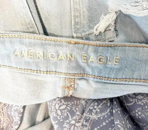 American Eagle  High Rise Distressed Mom Jeans Light Wash Denim 6