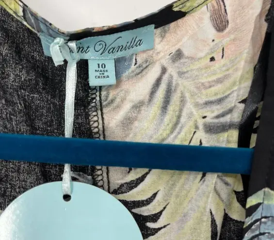 MINT VANILLA BLACK WITH MULTICOLOR FLORAL DESIGN WRAP TIE TOP SIZE 10