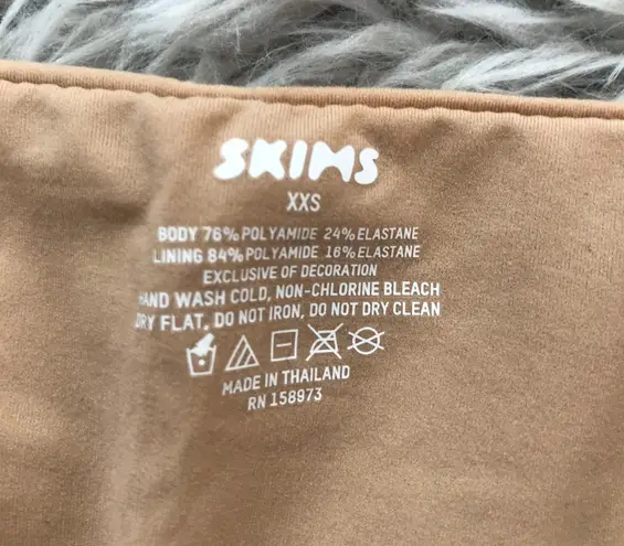 SKIMS Fits Everybody Bandeau in Clay XXS