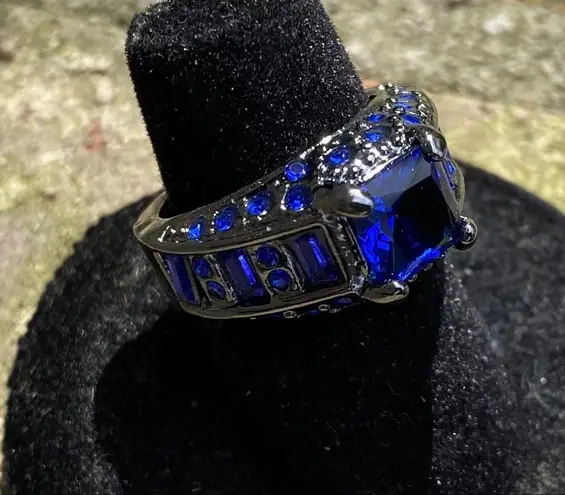 TJ Maxx Women's Unique Bold & Eye Catching Sapphire cz Birthstone Ring Size 6